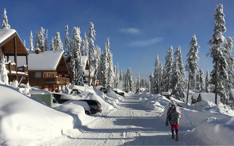 moving to canada ski season header